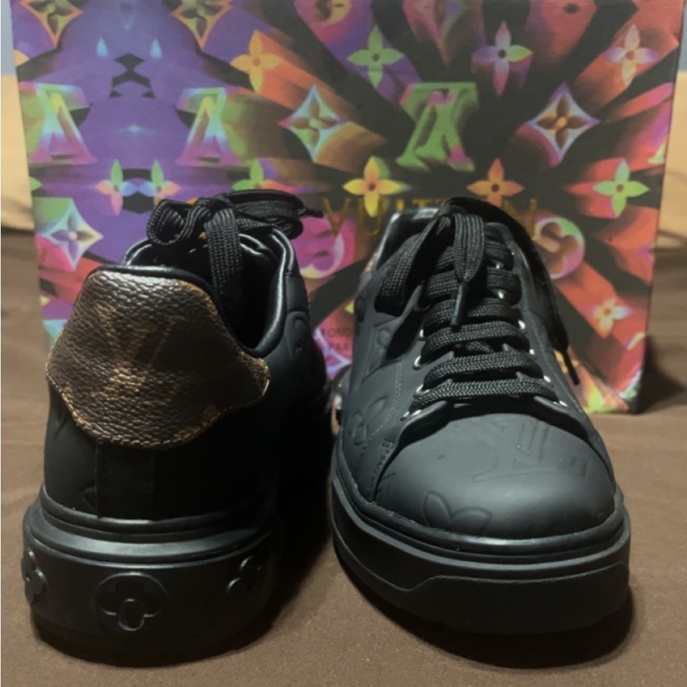 Black platform sneakers